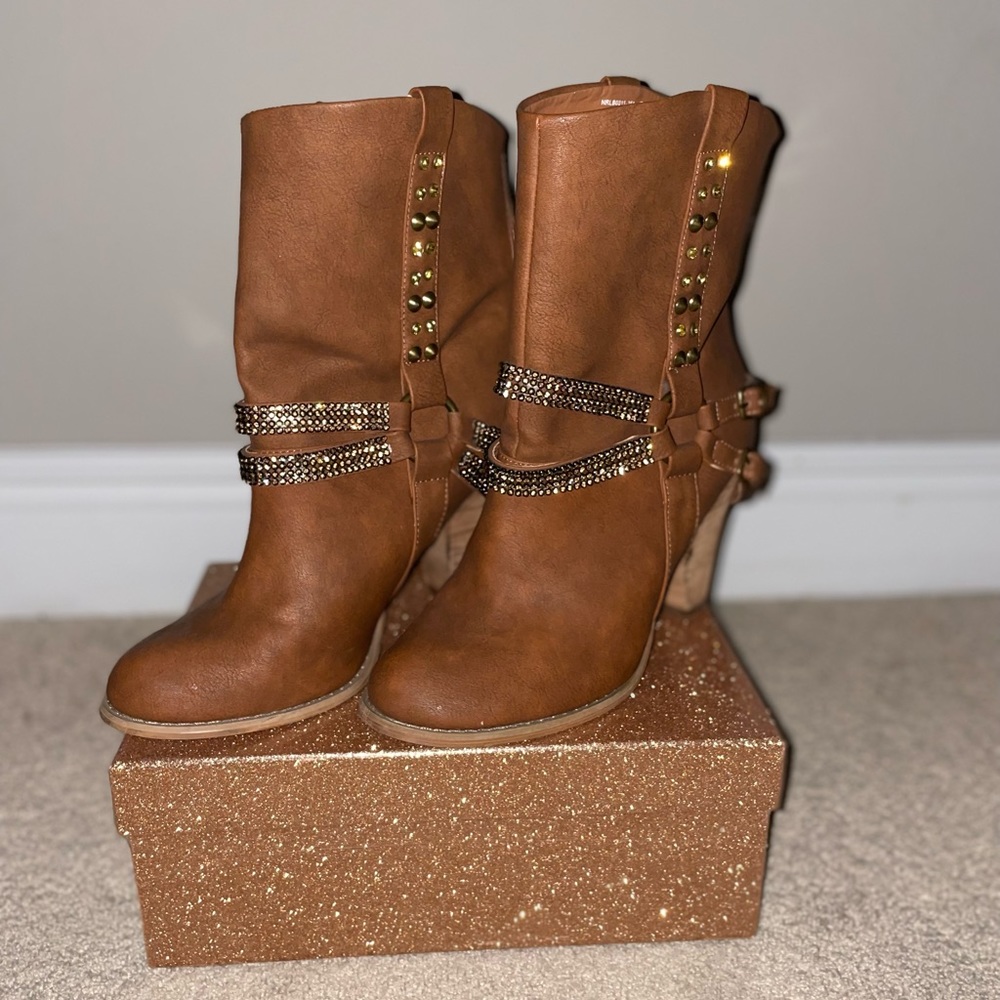 Casa Blanca Boot Women’s, Color Tan, Size 9.